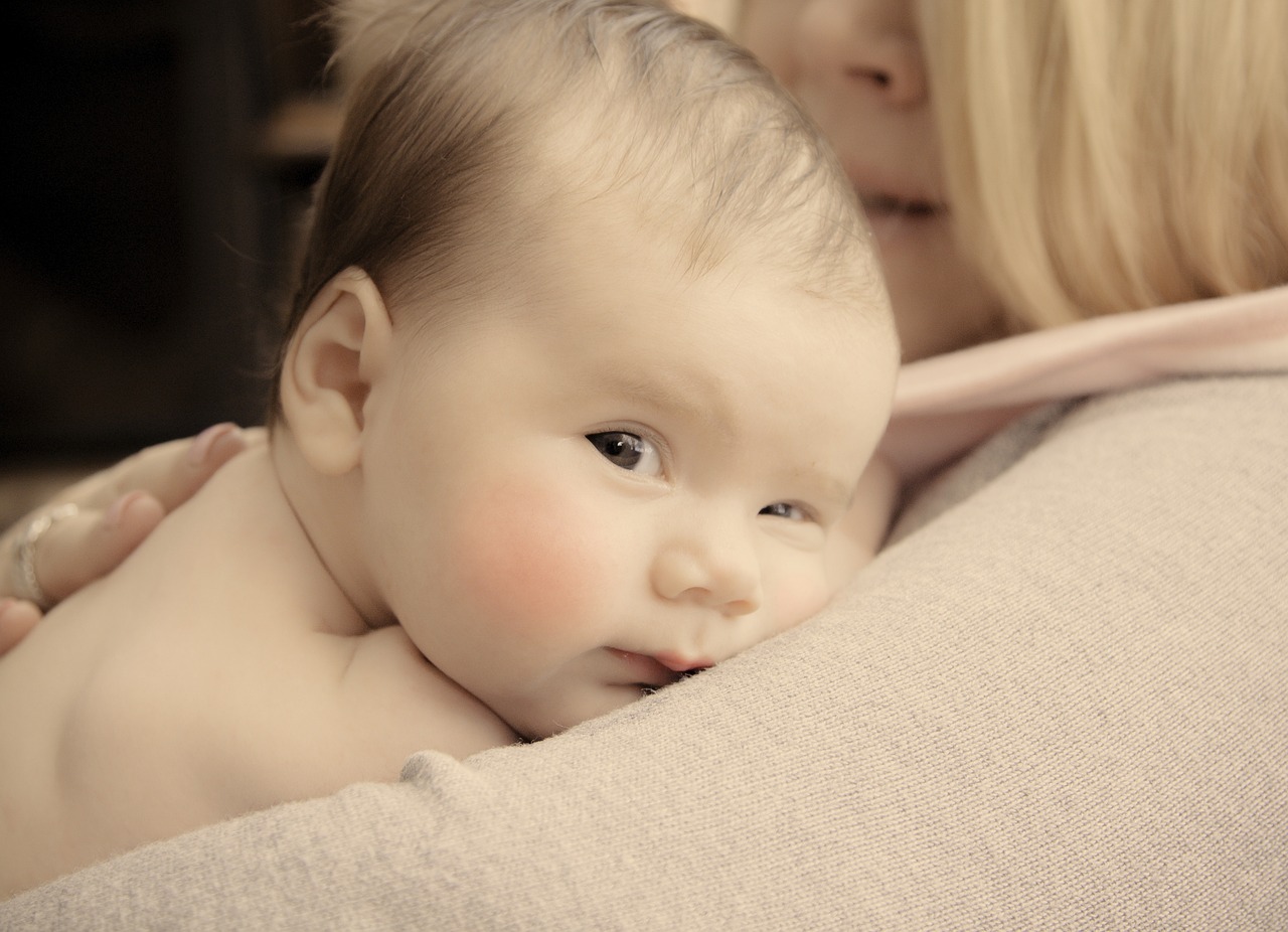 生完孩子四個月來月經正常嗎？解讀產后月經恢復的時間與因素